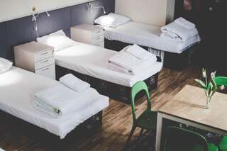 Хостелы Hostel Jamaika Вильнюс Четырехместный номер с общей ванной комнатой-4